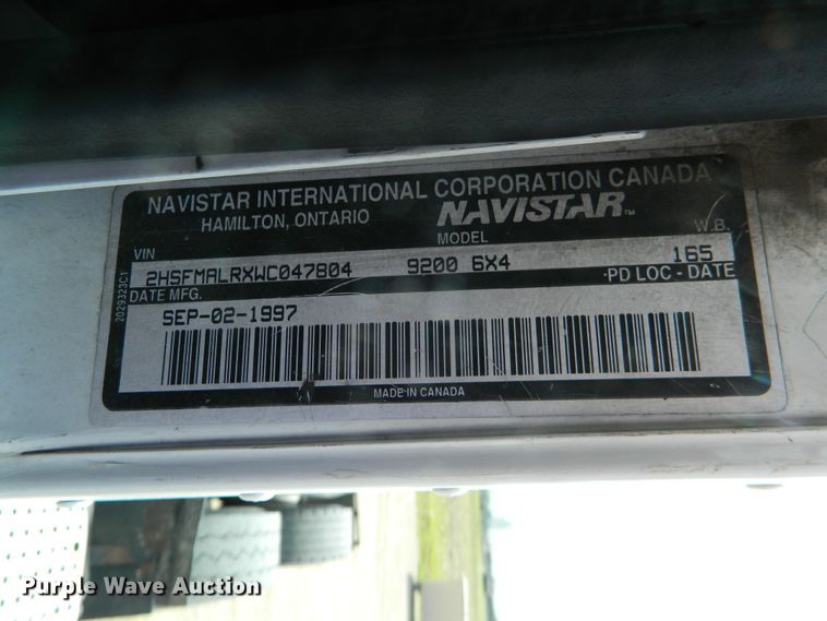 image for item DE4461 1998 International 9200  semi truck