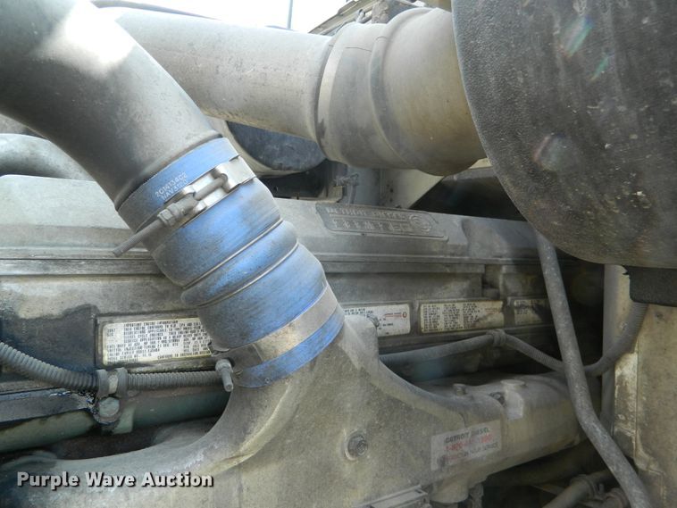 image for item DE4461 1998 International 9200  semi truck