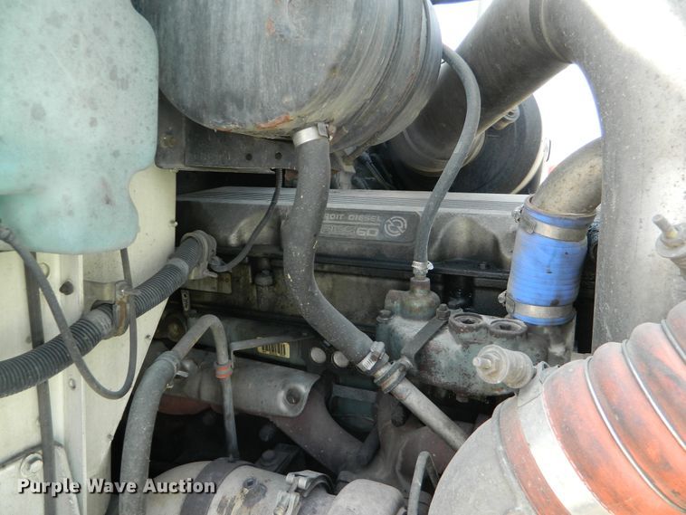 image for item DE4461 1998 International 9200  semi truck