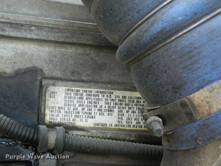 image for item DE4461 1998 International 9200  semi truck