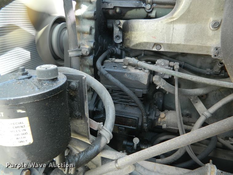 image for item DE4461 1998 International 9200  semi truck