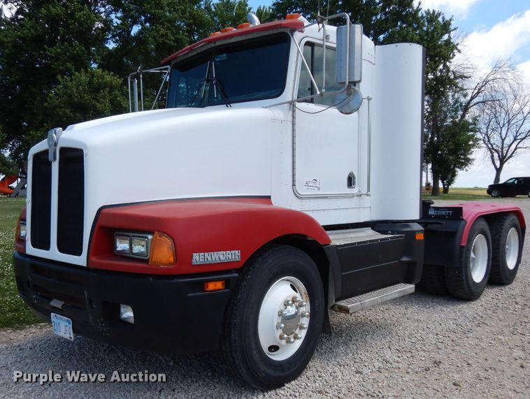 image for item DF4179 1996 Kenworth T400B  semi truck