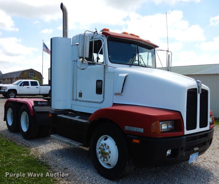 image for item DF4179 1996 Kenworth T400B  semi truck