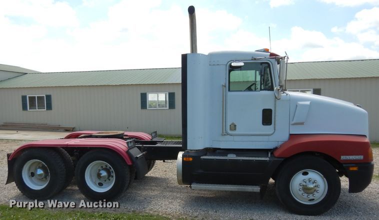 image for item DF4179 1996 Kenworth T400B  semi truck