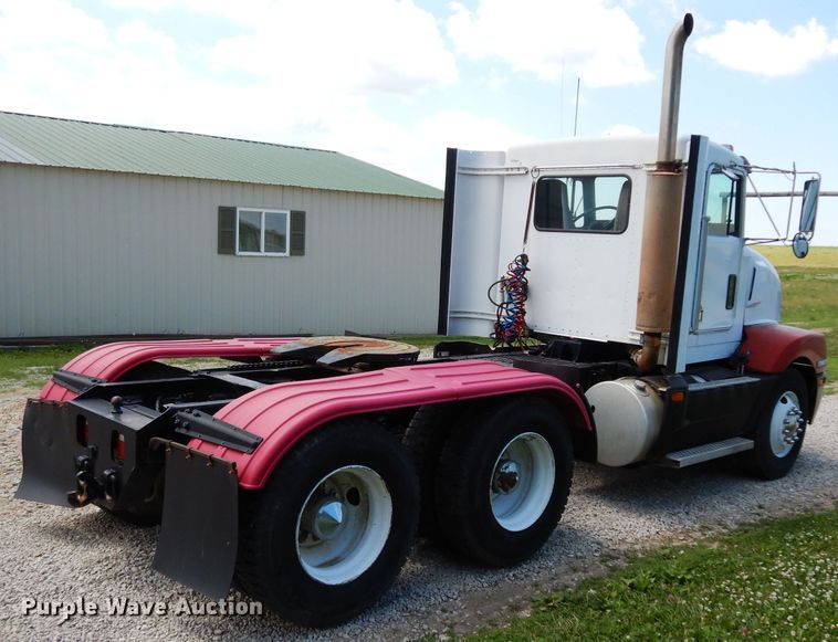 image for item DF4179 1996 Kenworth T400B  semi truck