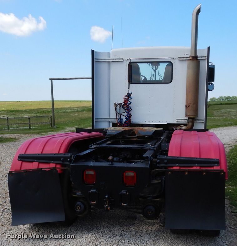 image for item DF4179 1996 Kenworth T400B  semi truck