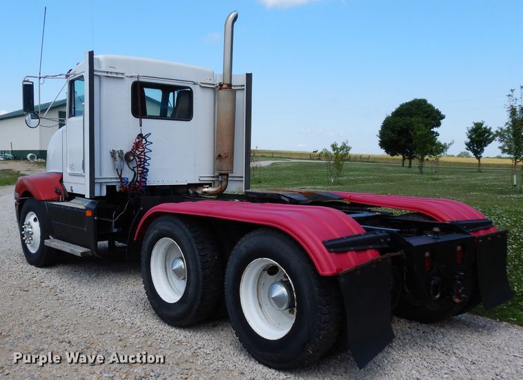 image for item DF4179 1996 Kenworth T400B  semi truck