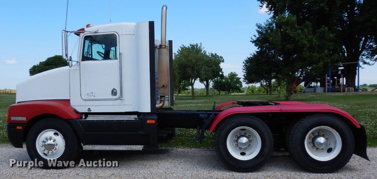 image for item DF4179 1996 Kenworth T400B  semi truck
