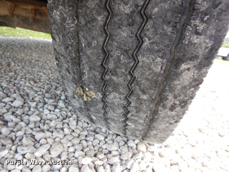 image for item DF4179 1996 Kenworth T400B  semi truck