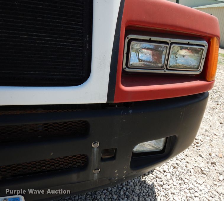 image for item DF4179 1996 Kenworth T400B  semi truck