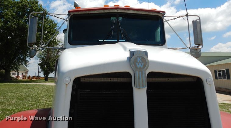 image for item DF4179 1996 Kenworth T400B  semi truck