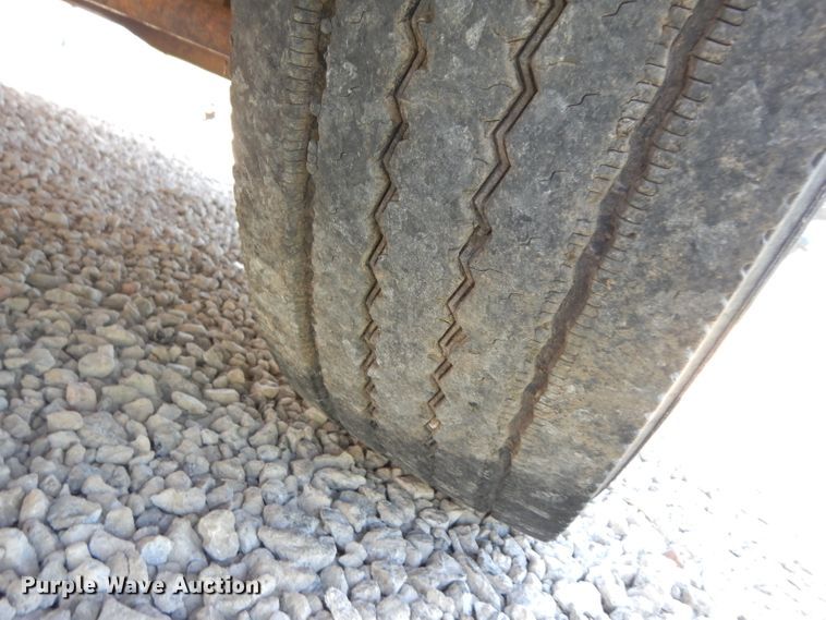 image for item DF4179 1996 Kenworth T400B  semi truck