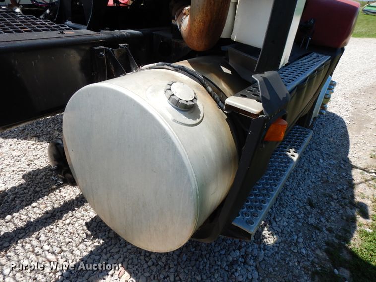 image for item DF4179 1996 Kenworth T400B  semi truck