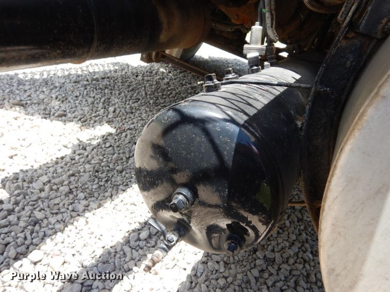 image for item DF4179 1996 Kenworth T400B  semi truck