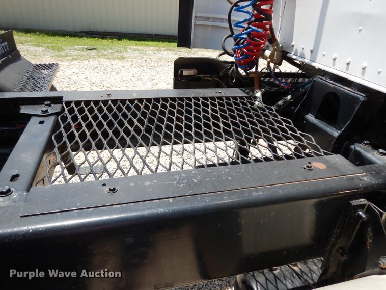 image for item DF4179 1996 Kenworth T400B  semi truck