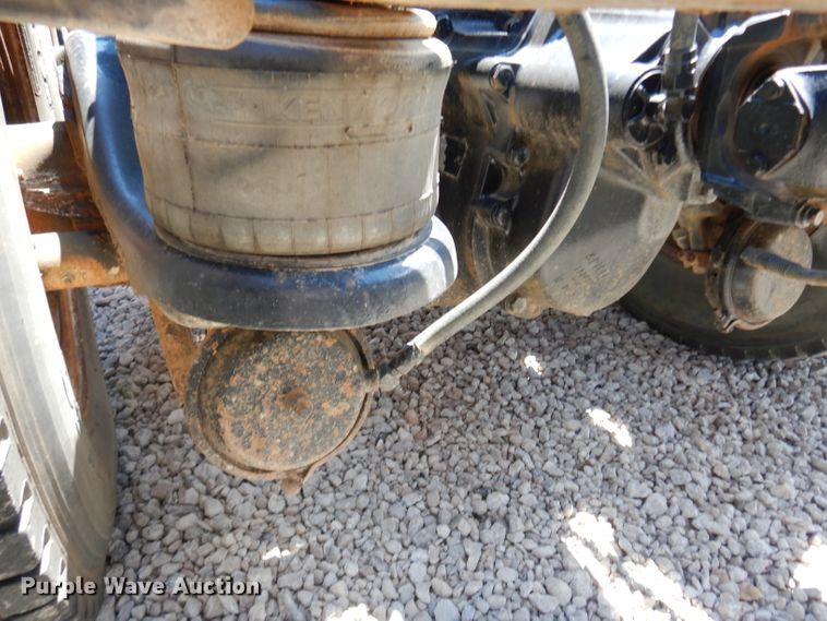 image for item DF4179 1996 Kenworth T400B  semi truck