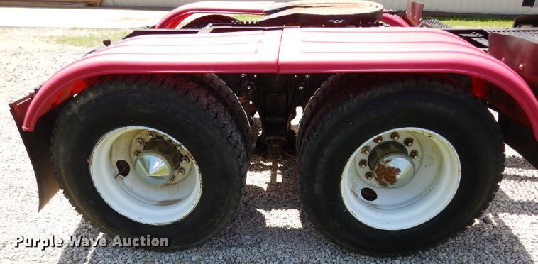 image for item DF4179 1996 Kenworth T400B  semi truck