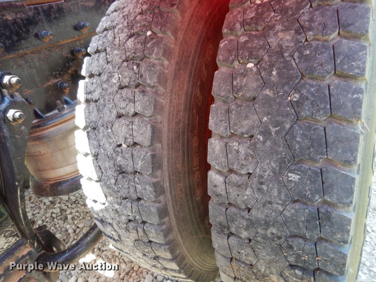 image for item DF4179 1996 Kenworth T400B  semi truck