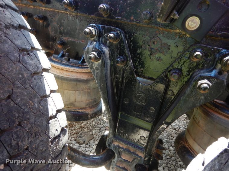 image for item DF4179 1996 Kenworth T400B  semi truck