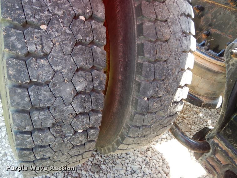 image for item DF4179 1996 Kenworth T400B  semi truck