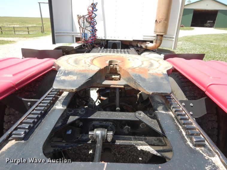 image for item DF4179 1996 Kenworth T400B  semi truck