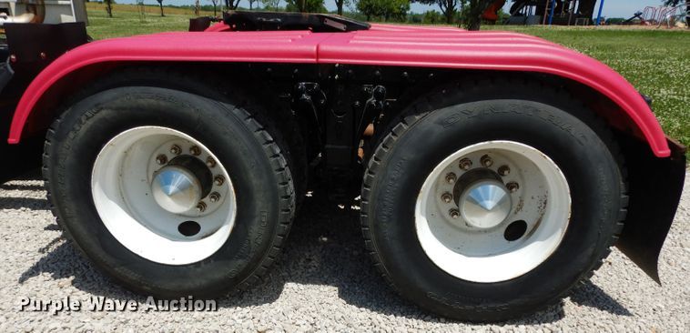 image for item DF4179 1996 Kenworth T400B  semi truck