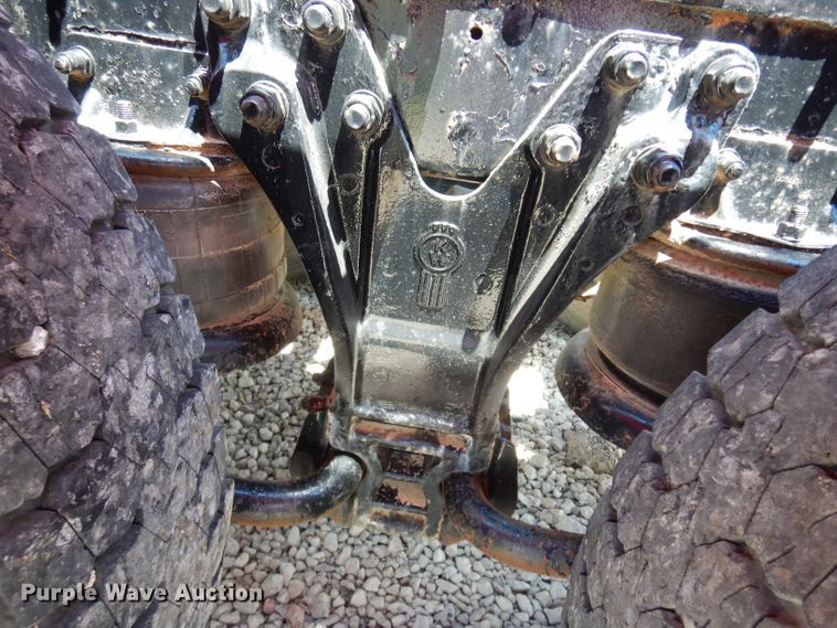 image for item DF4179 1996 Kenworth T400B  semi truck