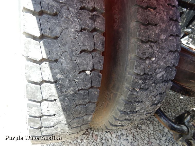 image for item DF4179 1996 Kenworth T400B  semi truck