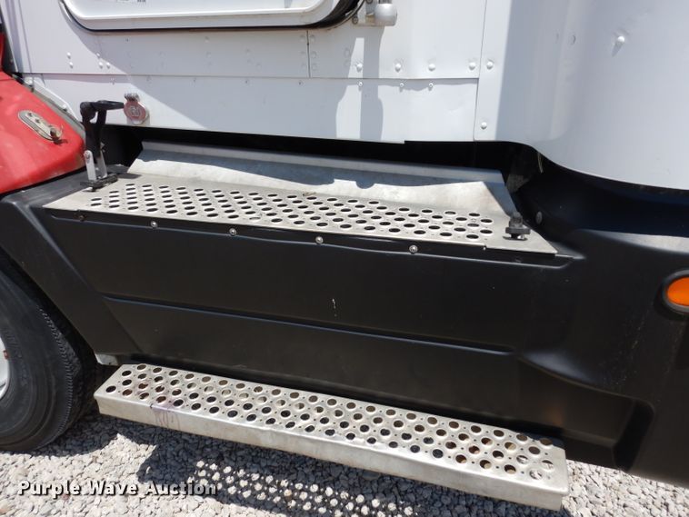 image for item DF4179 1996 Kenworth T400B  semi truck