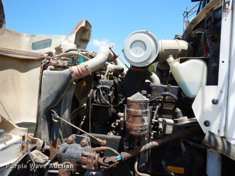 image for item DF4179 1996 Kenworth T400B  semi truck