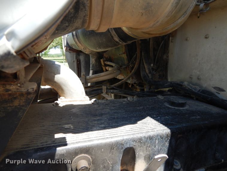 image for item DF4179 1996 Kenworth T400B  semi truck