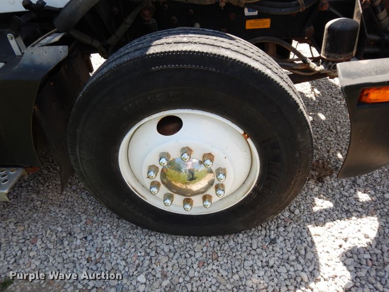 image for item DF4179 1996 Kenworth T400B  semi truck