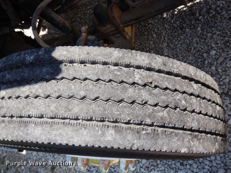 image for item DF4179 1996 Kenworth T400B  semi truck