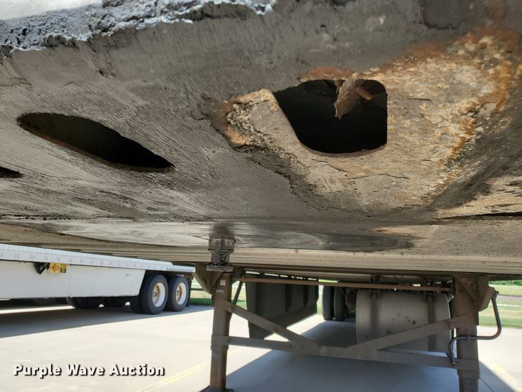 image for item DF8962 2004 Great Dane refrigerated van trailer