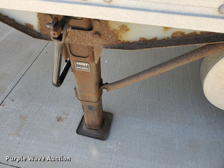 image for item DF8962 2004 Great Dane refrigerated van trailer