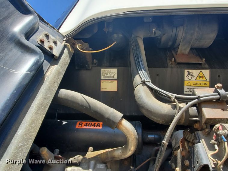 image for item DF8962 2004 Great Dane refrigerated van trailer