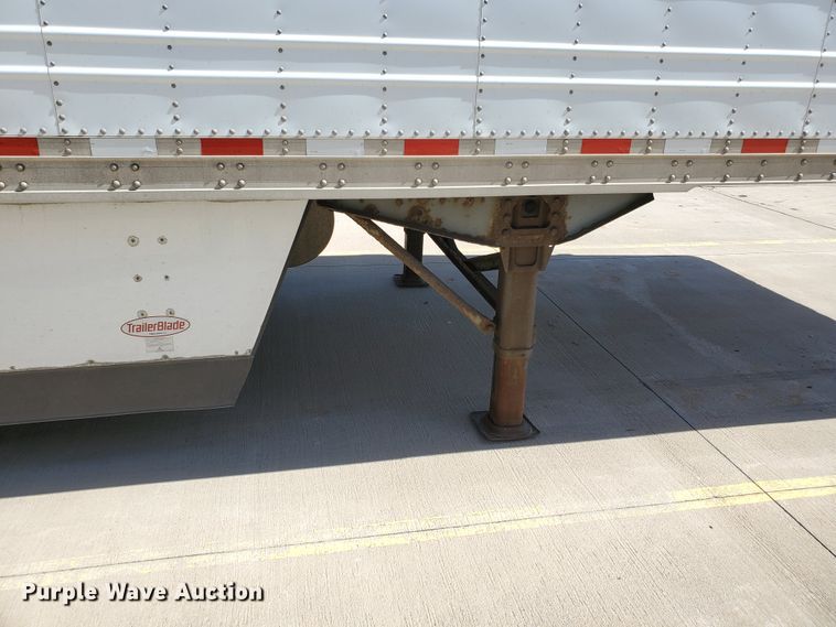 image for item DF8962 2004 Great Dane refrigerated van trailer