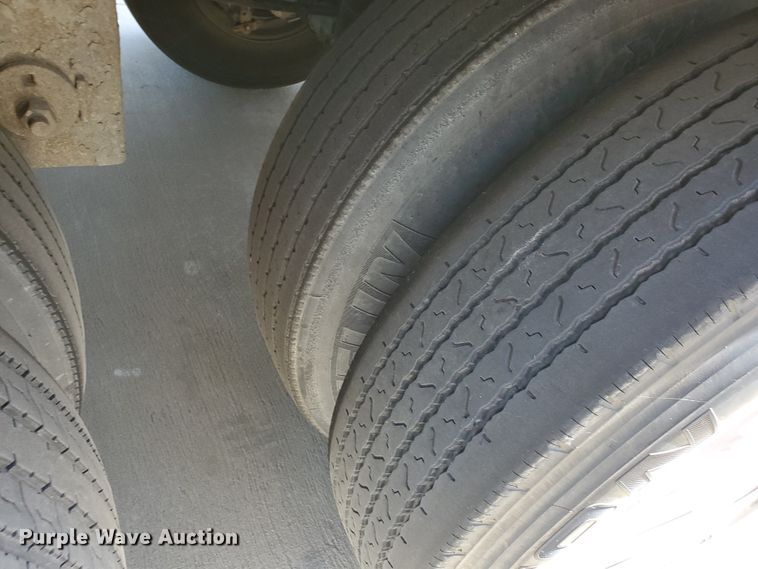 image for item DF8962 2004 Great Dane refrigerated van trailer