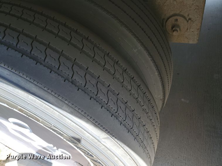 image for item DF8962 2004 Great Dane refrigerated van trailer