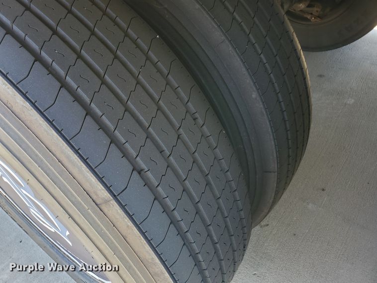 image for item DF8962 2004 Great Dane refrigerated van trailer