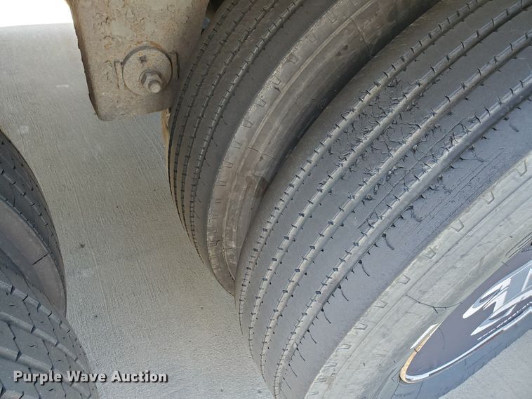 image for item DF8962 2004 Great Dane refrigerated van trailer