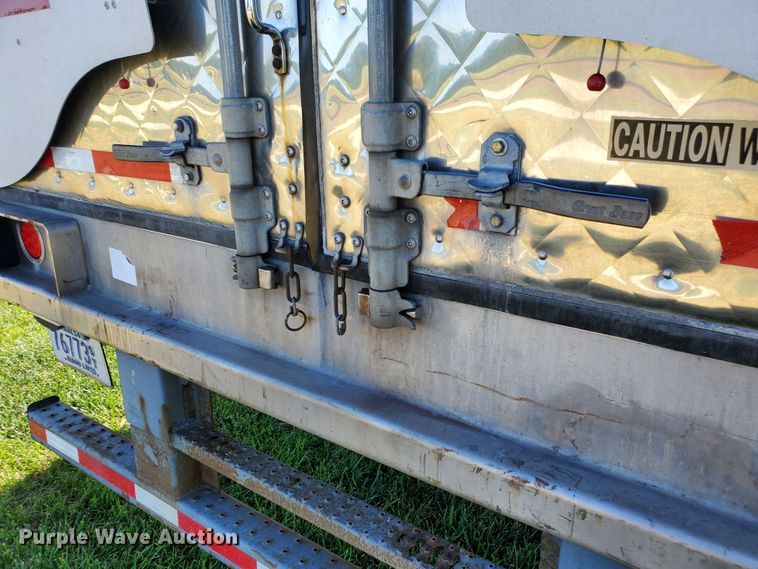 image for item DF8962 2004 Great Dane refrigerated van trailer