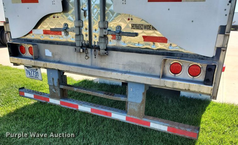 image for item DF8962 2004 Great Dane refrigerated van trailer