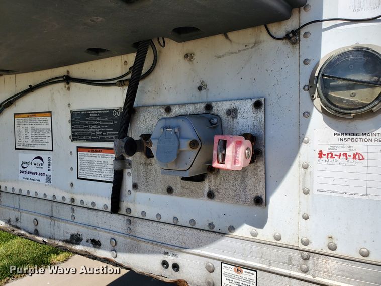 image for item DF8963 2004 Great Dane 8711TZ-1A53 refrigerated van trailer