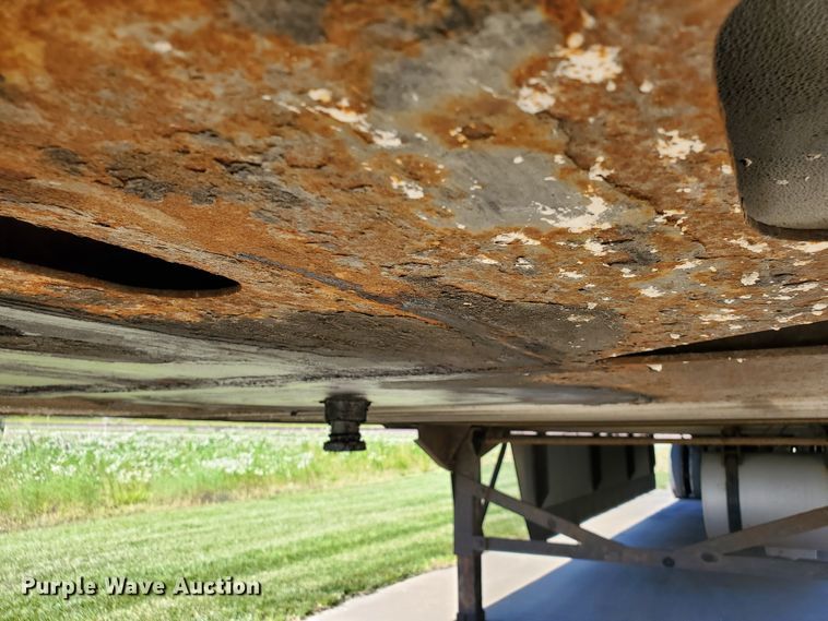 image for item DF8963 2004 Great Dane 8711TZ-1A53 refrigerated van trailer