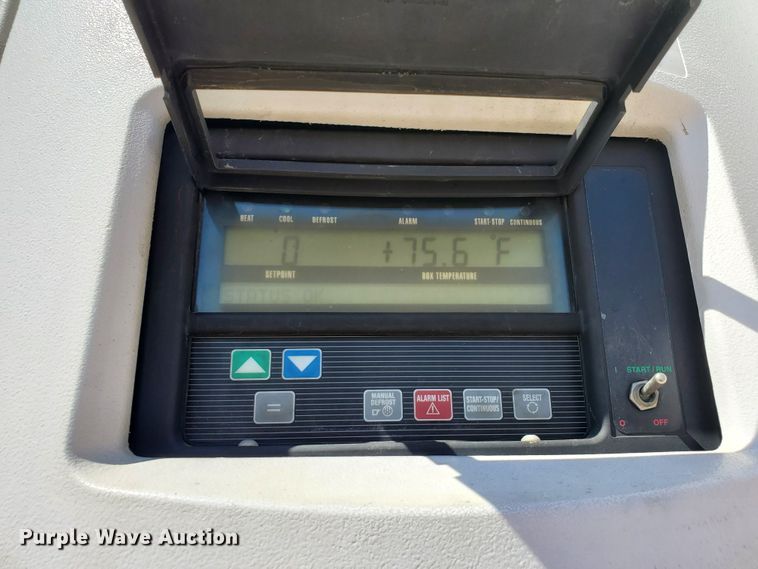 image for item DF8963 2004 Great Dane 8711TZ-1A53 refrigerated van trailer