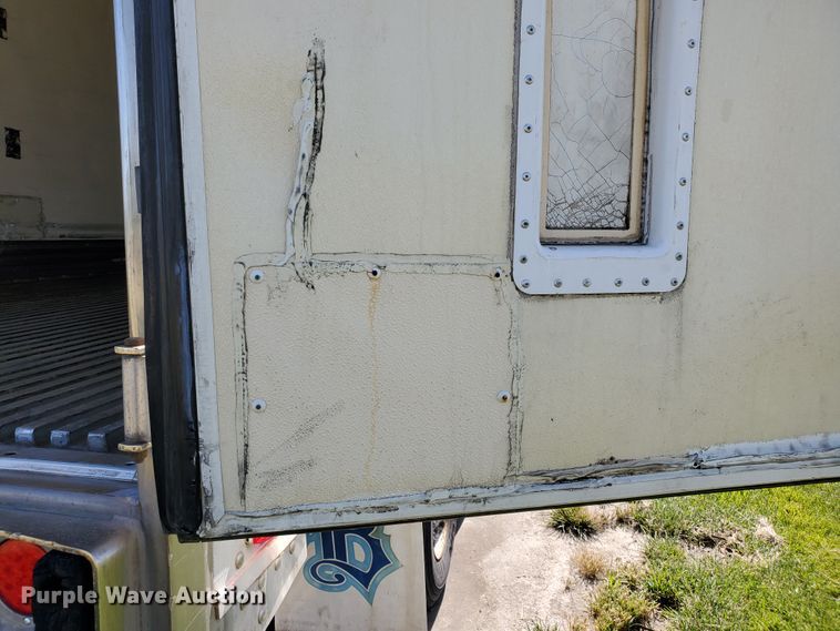 image for item DF8963 2004 Great Dane 8711TZ-1A53 refrigerated van trailer