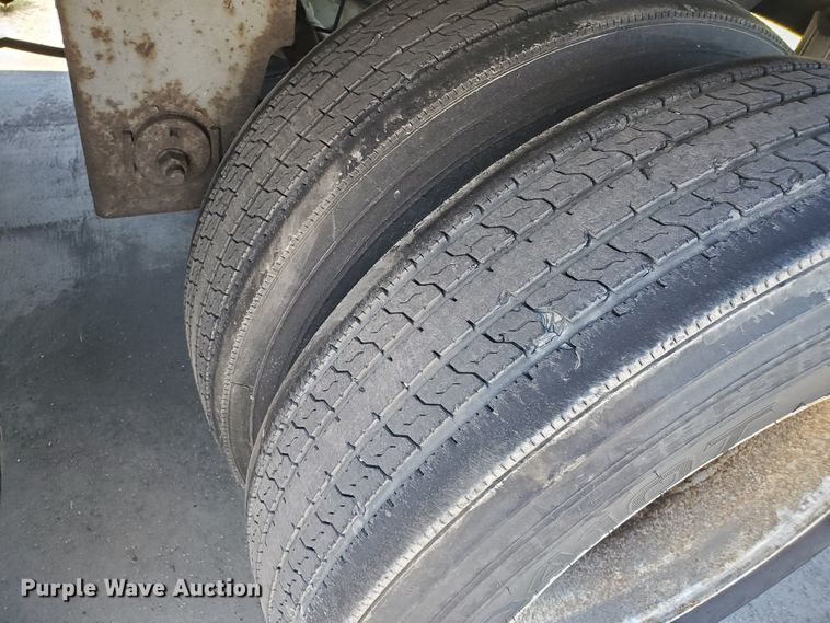 image for item DF8963 2004 Great Dane 8711TZ-1A53 refrigerated van trailer