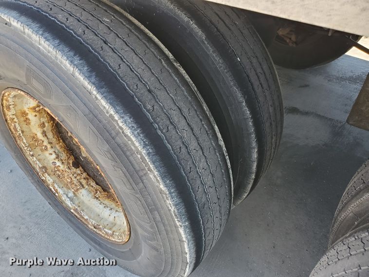 image for item DF8963 2004 Great Dane 8711TZ-1A53 refrigerated van trailer