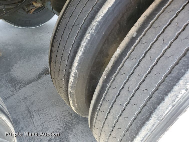 image for item DF8963 2004 Great Dane 8711TZ-1A53 refrigerated van trailer